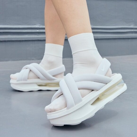 Nike Women’s Air Max ISLA Sandals Shoes Summit White FJ5929-100, Size 11 - Picture 3 of 16